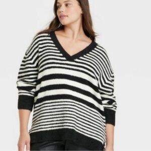 Ava & Viv Black and Cream V Neck Sweater